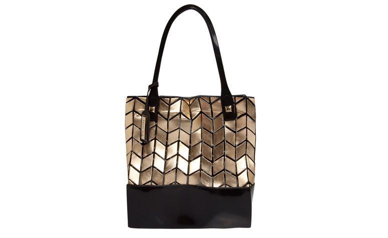 Bag with golden texture Petite Jolie for R $ 169.99 in Dafiti