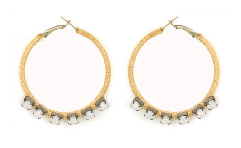 Brinco argola com strass por R$39,00 na <a href="http://penelopeacessorios.com.br/brinco-cosmopolita-triangulo-verde-e-azul-749.html" target="_blank">Penélope Acessórios</a>