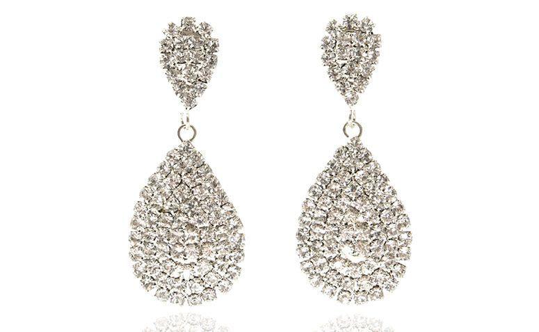 Brinco prata com zircônias por R$129,00 na <a href="https://www.carolnaderjoias.com.br/brincos-semi-joias/brinco-semi-joias-bijuterias-folheados-zirconias/" target="_blank">Carol Nader Joias</a>
