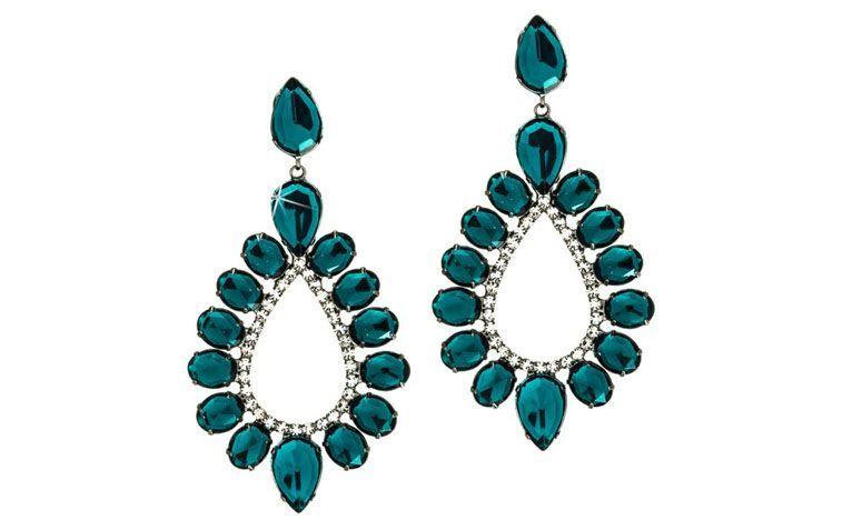 Brinco com cristais verde e branco por R$87,60 na <a href="http://www.franciscajoias.com.br/maxi-brinco-gota-com-cristais-verde-e-branco-em-rhodium-escuro.html" target="_blank">Francisca Joias</a>