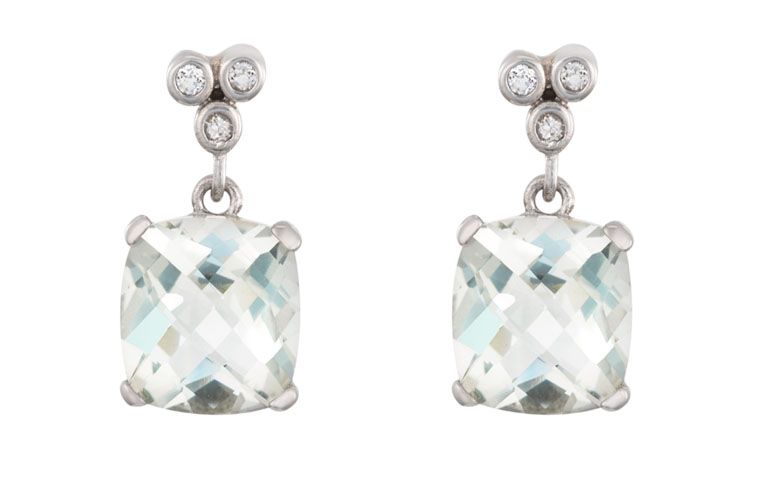 Brinco de prata com ametista verde e topázio por R$590,00 na <a href="http://www.vivara.com.br/produto/brinco-prata-ametista-verde-e-topazio-fauna-prata/BR00045459" target="_blank">Vivara</a>