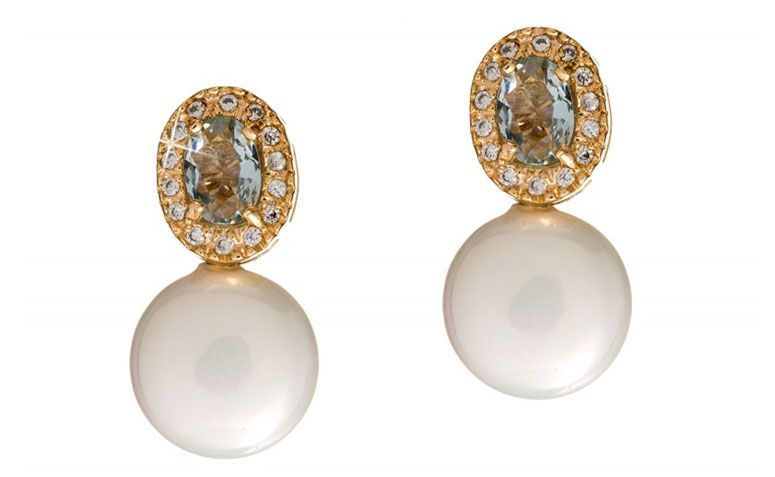 Brinco com pedra natural azul clara e zircônias por R$98,00 na <a href="http://www.franciscajoias.com.br/brinco-base-com-pedra-natural-azul-claro-com-zirconias-e-perola-folheado-em-ouro-18k.html" target="_blank">Francisca Joias</a>