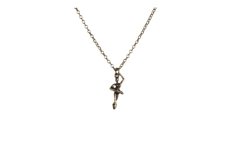 Colar delicado com pingente de bailarina por R$22 na <a href="http://www.amomuito.com/bijoux/19869-colar-ballerine-ouro-velho.html" target="_blank">Amo Muito</a>