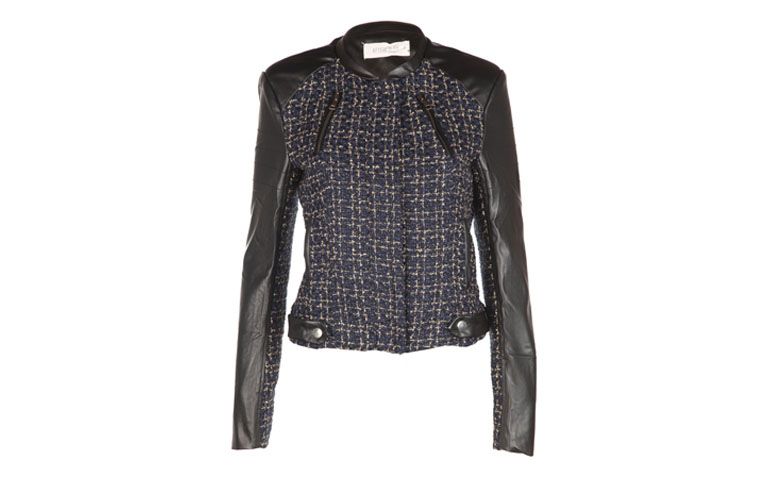 Tweed jacka för $ 425,00 i E-closet
