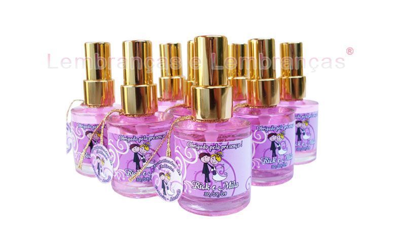Aromatizador de ambiente em embalagem personalizada por R$7,90 na <a href="http://www.lembrancaselembrancas.com.br/lembrancinhas/lembrancinhas-de/lembrancinhas-de-casamento/189-lembrancinhas-de-casamento-aromatizador-de-ambientes.html" target="blank_">Lembranças e Lembranças</a>