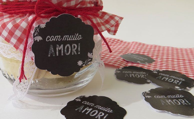 20 unidades de tags para lembrancinha por R$43,00 na <a href="http://aboutlove.com.br/products/kit-com-tags-para-lembrancinha-estilo-lousa " target="blank_">About Love</a>