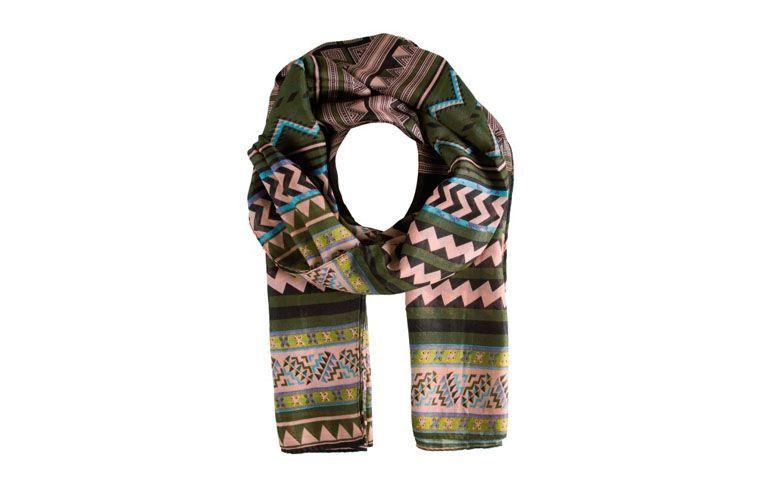 Lenço verde militar com estampa étnica por R$49 na <a href="http://www.amomuito.com/lencos/20270-lenco-mocambique-verde.html" target="_blank">Amo Muito</a>