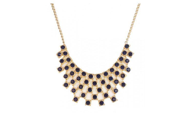 Maxicolar com cristais azuis por R$49 na <a href="http://penelopeacessorios.com.br/colar-festa-egipcia-azul-marinho.html" target="_blank">Penélope Acessórios</a>