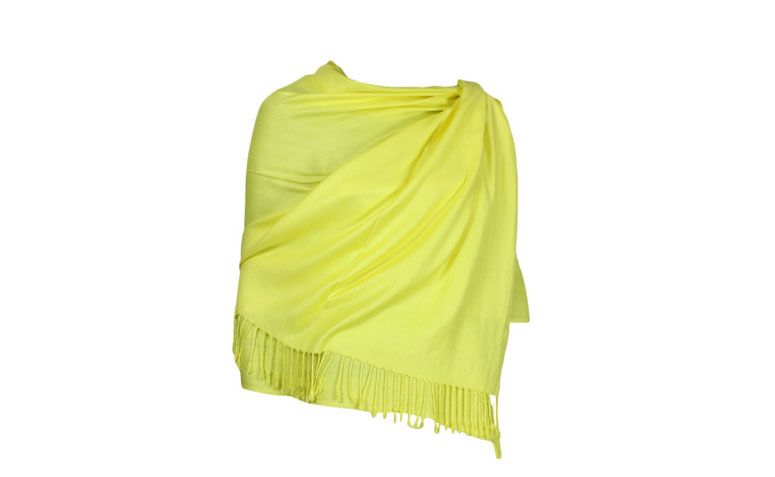 Pashmina lisa por R$68,90 na <a href="https://tcheinverno.com.br/acessorios/cachecois/pashimina-lisa-cachecol-manta-inverno-basico-frio.html" target="_blank">Tchê Inverno</a>