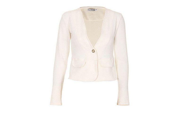 Blazer branco por R$149,99 na <a href="http://www.passarela.com.br/passarela/produto/blazer-em-piquet-feminino-brenda-lee-natural-6400927763-0" target="_blank">Passarela</a>