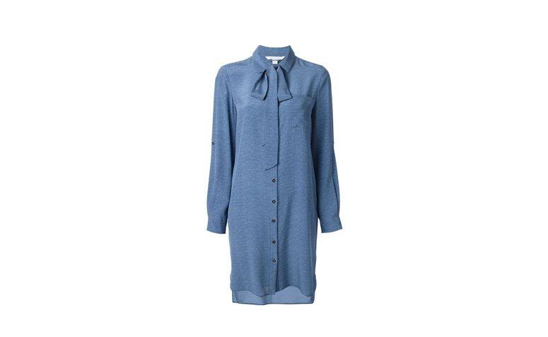 Vestido chemise de seda com laço por R$1.295 na <a href="http://ad.zanox.com/ppc/?29469493C40749417&ULP=[[http://www.farfetch.com/br/shopping/women/diane-von-furstenberg-tunica-de-seda-item-10922495.aspx?utm_source=zanox&utm_medium=link&utm_campaign=deeplink_generator]]" target="_blank">Farfetech</a>