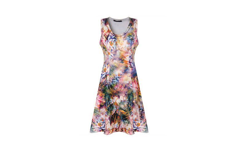 Vestido evasê estampado por R$269 na <a href="http://www.capitollium.com.br/produto/VESTIDO-EVASE-RECORTES-PRENE-MARLENE-147856?atributo=158:FLORAL" target="_blank">Capitollium</a>