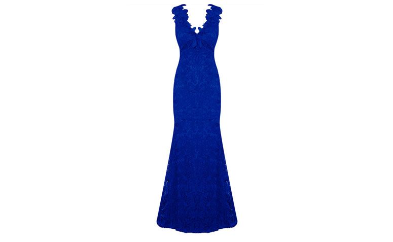 Vestido longo em renda azul royal por R$798 na <a href="http://www.capitollium.com.br/produto/LEMON-COLA--VESTIDO-LG-BORDADO-DET-FLORES-DECOTE--AZUL-ROYAL-148886?atributo=158:AZUL%20ROYAL" target="_blank">Capitollium</a>