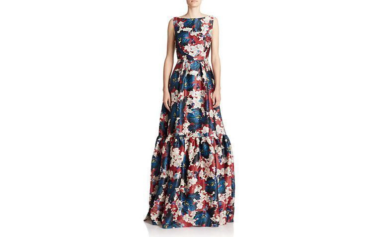 Vestido princesa estampado por £4560 na <a href="http://www.saksfifthavenue.com/main/ProductDetail.jsp?FOLDER%3C%3Efolder_id=2534374306418059&PRODUCT%3C%3Eprd_id=845524446821751&R=400871399843&P_name=Erdem&N=306418059+4294904555&ASSORTMENT%3C%3East_id=1408474395222441&bmUID=kVy_sIZ" target="_blank">Saks Fifth Avenue</a>