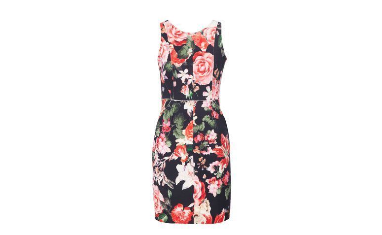 Vestido tubinho com estampa floral por R$449 na <a href="http://www.oqvestir.com.br/vestido-le-lis-blanc-floral---preto-62615.aspx/p" target="_blank">OQ Vestir</a>