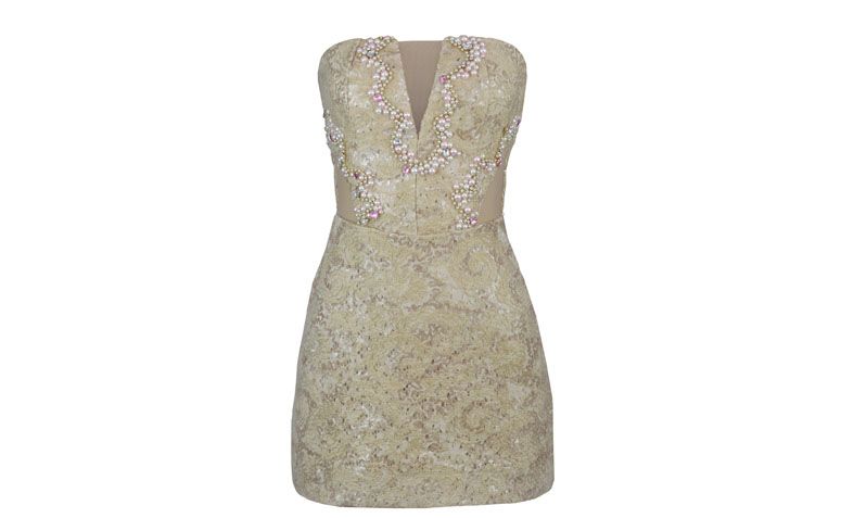 Vestido tomara-que-caia bordado em pedraria por R$400,90 na <a href="http://goo.gl/959Xs6" target="_blank">La Petite Marie</a>
