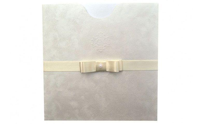 Convite com laço por R$7,70 por unidade na <a href="http://www.papelconvite.com.br/convites-de-casamento-ref-162.html" target="blank_">Papel Convite</a>