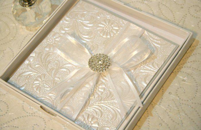 Foto: Reprodução / <a href="http://www.bstudioweddinginvitations.com/#!illuminous-collection/c1n4n" target="_blank">B Studio Wedding Invitations</a>