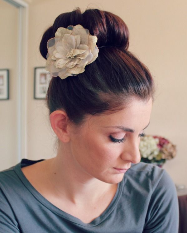 Foto: Reprodução / <a href="http://manouvellemode.com/2012/12/05/how-to-ballerina-bun/">Ma Nouvelle Mode</a>