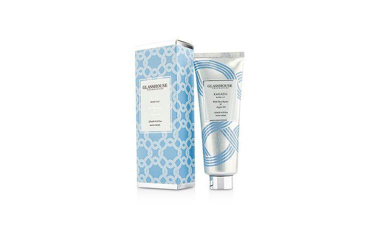 Creme para mãos com kakadu Glasshouse por R$77 na <a href="http://br.strawberrynet.com/perfume/glasshouse/hand-cream---kakadu--water-lily-/196029/?trackid=7030500001&campaign=Google+-+PF&langboxoff=true&Currid=BRL&gclid=CIWht-nG3skCFYkIkQodzd4Pog#" target="blank_">Strawberry</a>