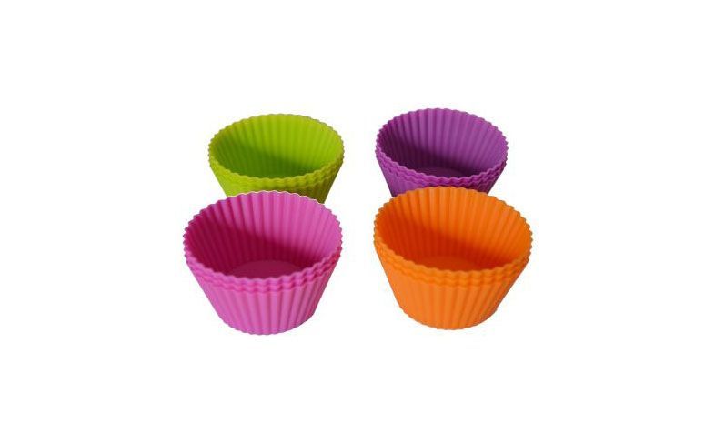 Forminha individuais (12 unidades) por R$15,90 na <a href="http://lojaplaneta.produto.rakuten.com.br/forma-silicone-cupcake-muffins-queijadinha-com-12-unidades.aspx" target="blank_">Planeta</a>