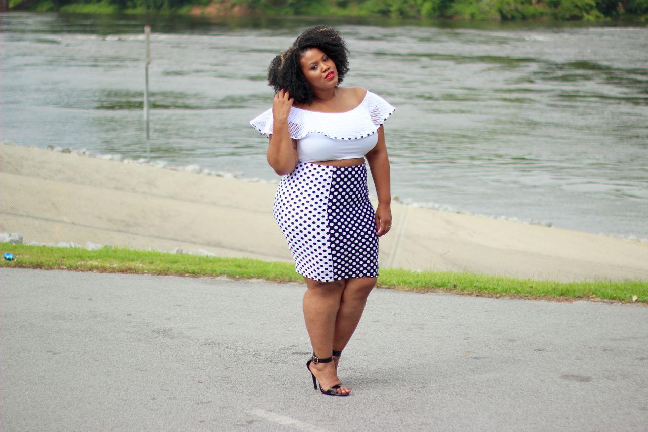 Foto: Reprodução / <a href="http://thenaturalfashionista.com/the-dotted-dreams-collection-with-rue-107-owning-your-curves/#more-4383" target="_blank">The Natural Fashionista</a>