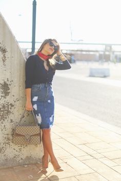 Foto: Reprodução / <a href="http://seamsforadesire.com/pencil-denim-skirt/" target="_blank">Seams for a desire</a>