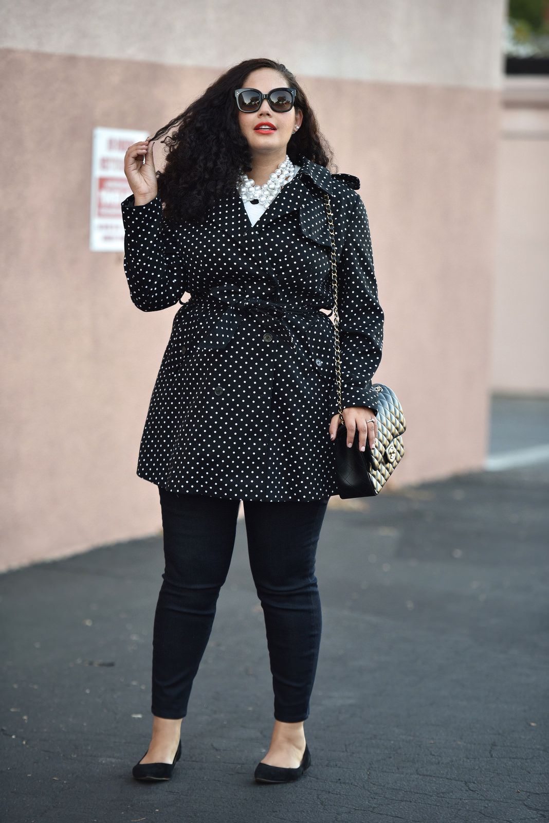Foto: Reprodução / <a href="http://girlwithcurves.com/post/129536427592/polka-dots-pearls" target="_blank">Girl with curves</a>