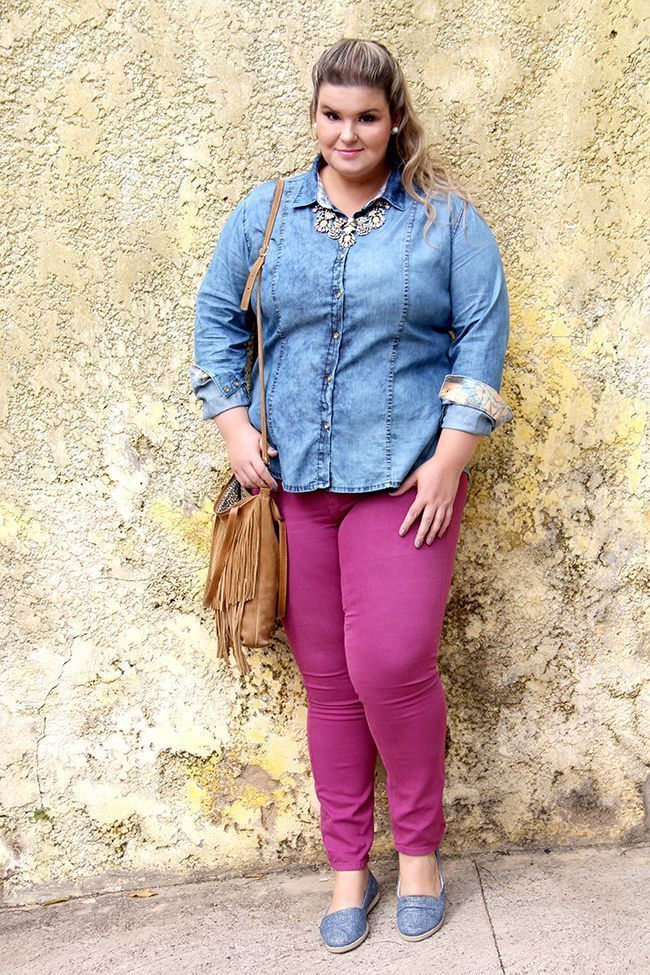 Foto: Reprodução / <a href="http://grandesmulheres.com.br/2015/09/30/camisa-jeans-look-versatil-para-o-dia-a-dia/" target="_blank">Grandes Mulheres</a>