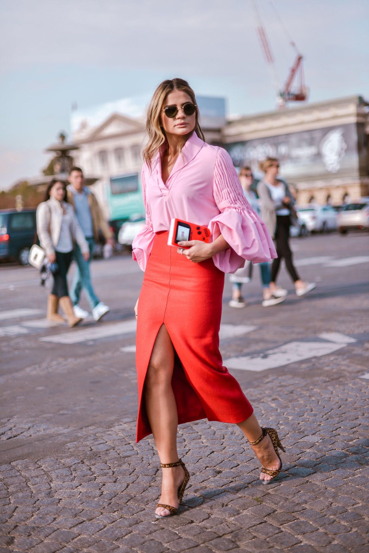 Foto: Reprodução / <a href="http://www.blogdathassia.com.br/br/2015/10/04/thassiaemparis-look-pink-red/#post" target="_blank">Blog da Thássia</a>