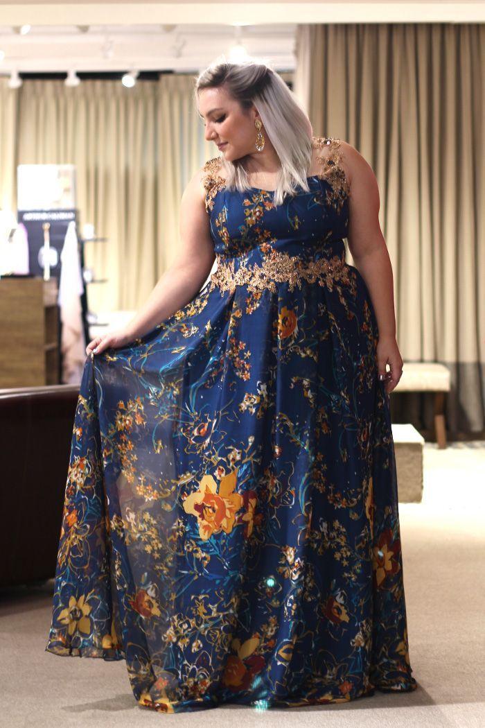 Foto: Reprodução / <a href="http://juromano.com/looks/vestido-de-festa-plus-size-para-formaturas-casamentos-e-ano-novo" target="_blank">Ju Romano</a>