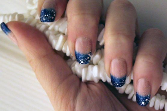 Noivas também podem fazer francesinhas coloridas ou usar esmaltes coloridos
