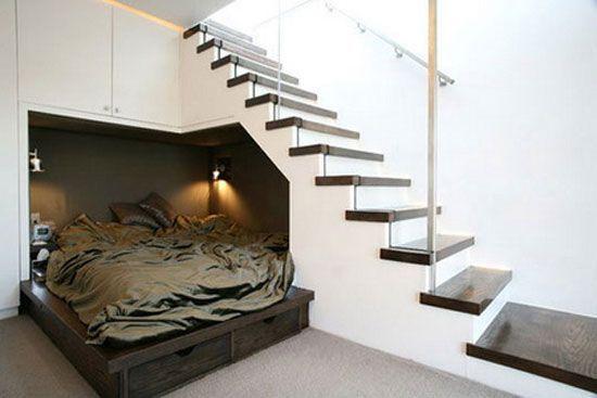 Foto: Reprodução / <a href="http://freshome.com/2010/11/10/15-elegant-and-creative-ways-to-maximize-space-under-your-stairs/" target="_blank">Freshome</a>