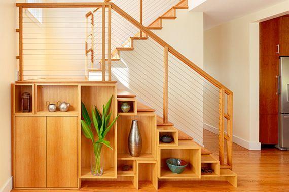Foto: Reprodução / <a href="http://www.houselogic.com/photos/home-improvement/under-stairs-storage-solutions-pictures/slide/visual-treat-for-a-small-home/" target="_blank">Houselogic</a>