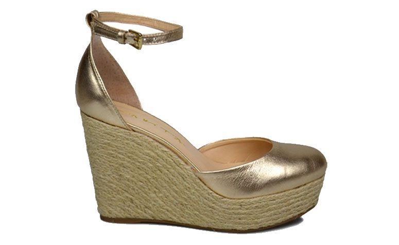 Espadrilhe dourado por R$229,90 na <a href="http://www.xn--marinacalados-qgb.com.br/sapatos/anabela/Sandalia-Espadrille-Tabita-Dourado" target="_blank">Marina Calçados</a>