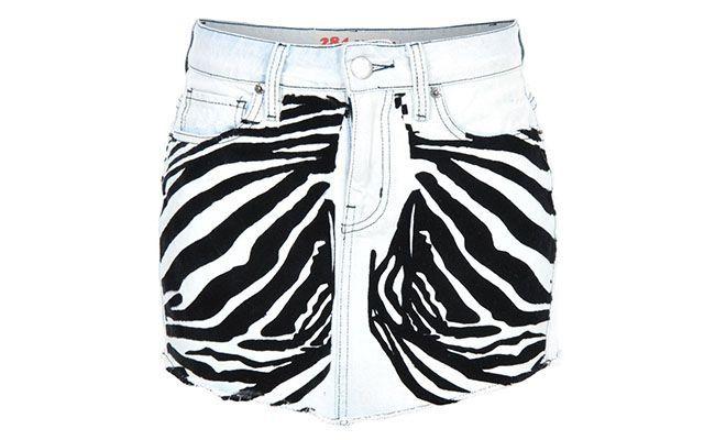 Saia de zebra 284 por R$158,40 na <a href="http://www.glamour.com.br/saia-284-jeans-flocado-claro-zebra-183057/p" target="blank_">Glamour</a>