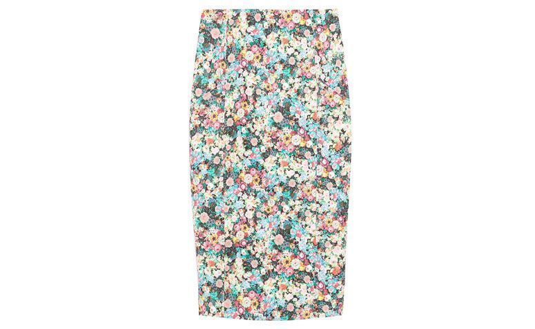 Saia Shoulder por R$239,00 no <a href="http://www.oqvestir.com.br/saia-lapis-shoulder-floral-preta-53657.aspx/p" target="_blank">Oqvestir</a>