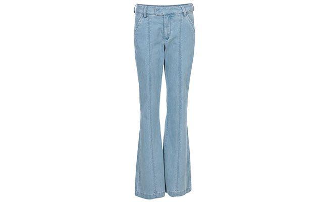 Calça flare Cris Barros por R$442,40 na <a href="http://www.e-closet.com.br/item/cal-a-jeans-flare-lombardia-anis-cris-barros-9990.html" target="blank_">E-Closet</a>
