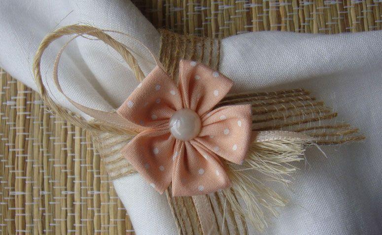 Porta Guardanapo por R$ 2,50 na <a href="http://www.elo7.com.br/porta-guardanapo-flor-de-fuxico/dp/33A454#df=d&uso=d&pso=cp&osbt=b-o&cf=0&nqs=1" target="_blank">Elo7</a>