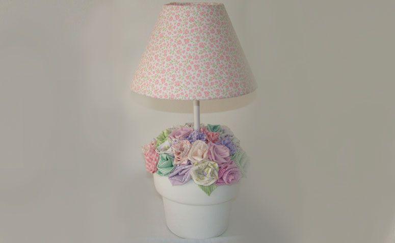 Abajur vaso flores por R$ 130,00 na <a href="http://www.elo7.com.br/abajur-vaso-flores/dp/33B09B#df=d&uso=o&pso=up&osbt=b-o&nqs=1&sv=0" target="_blank"> Elo7</a>