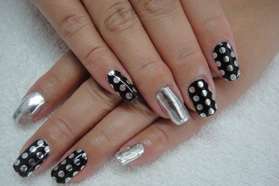 Aposte na filha única com a cor da estampa para modernizar o look.