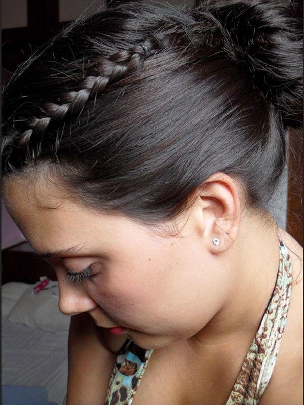 Reprodução/<a href="http://claudinhastoco.com/guia-do-cabelo-coque-com-tranca-lateral/" target="_blank">Claudinha Stoco</a>
