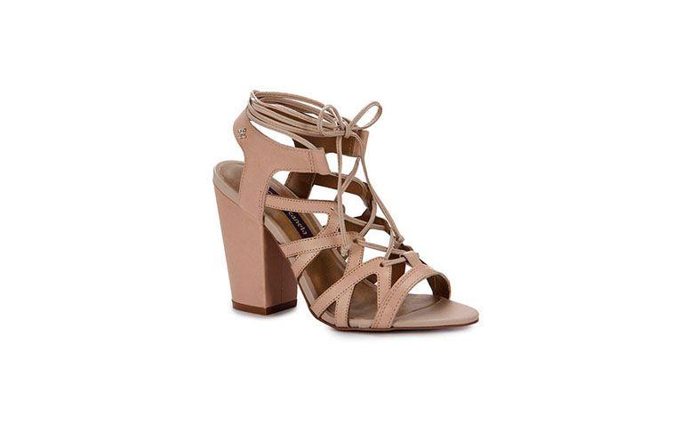 Gladiadora com salto Cravo & Canela por R$199,99 na <a href="http://www.passarela.com.br/passarela/produto/sandalia-salto-gladiadora-feminina-cravo-canela-nude-6091372085-0" target="blank_">Passarela</a>