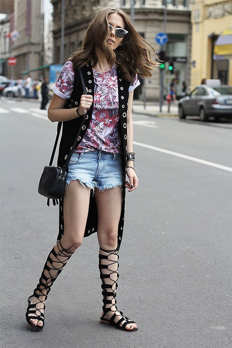 Foto: Reprodução / <a href="http://fashionandstylev.blogspot.com.br/2015/06/lace-up-gladiator-sandals.html" target="_blank">Fashion And Style</a>