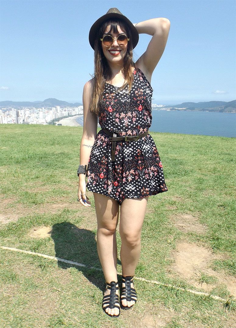 Foto: Reprodução / <a href="http://www.lindizzima.com.br/post/look-do-dia-com-macaquinho-em-producao-que-vai-da-praia-ao-happy-hour/2773" target="_blank">Lindizzima</a>