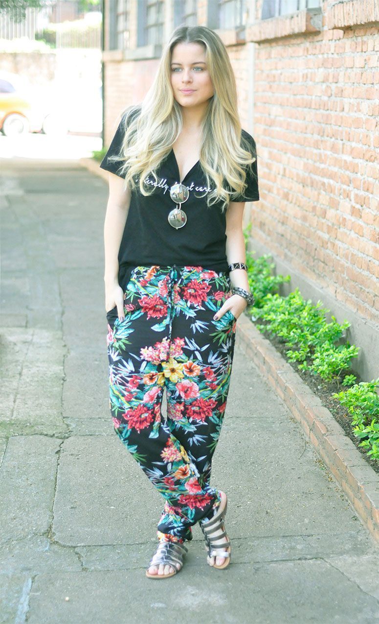 Foto: Reprodução / <a href="http://www.sherons.com.br/tee-calca-floral" target="_blank">Sheron’s</a>