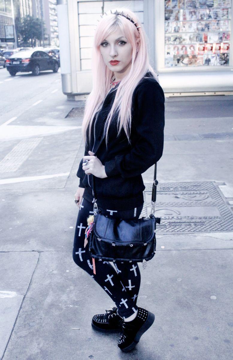 Foto: Reprodução / <a href="http://dieinpink.com/outfit-black-lips/" target="_blank">Die in Pink</a>