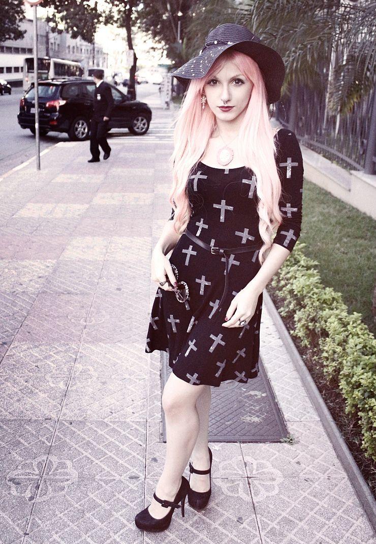 Foto: Reprodução / <a href="http://dieinpink.com/look-do-dia-glamourous/" target="_blank">Die in Pink</a>