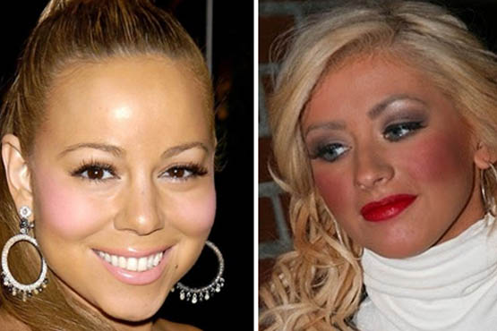 A cor do batom deve combinar com o blush e deixar o visual harmonioso. Parece que Mariah Carey e Christina Aguilera não fizeram boas escolhas