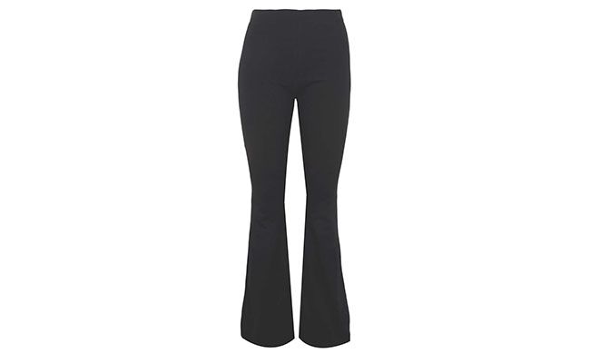 Calça flare Mercatto po R$79,90 na <a href="http://www.dafiti.com.br/Calca-Mercatto-Stylle-Preta-1396056.html" target="blank_">Dafiti</a>
